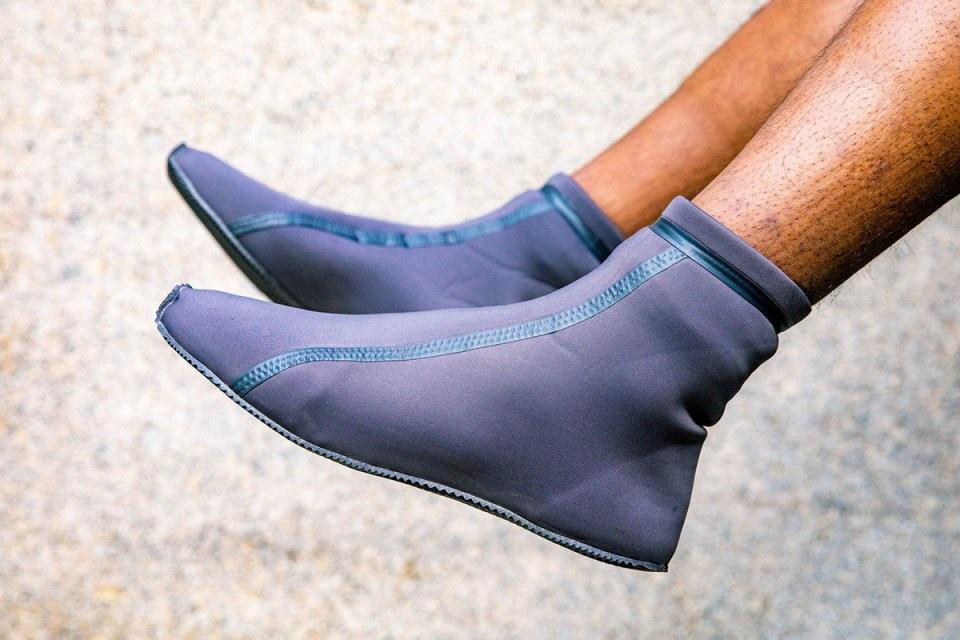 Giày Yeezy trông như đôi tất và những thiết kế xấu nhất năm 2019-6