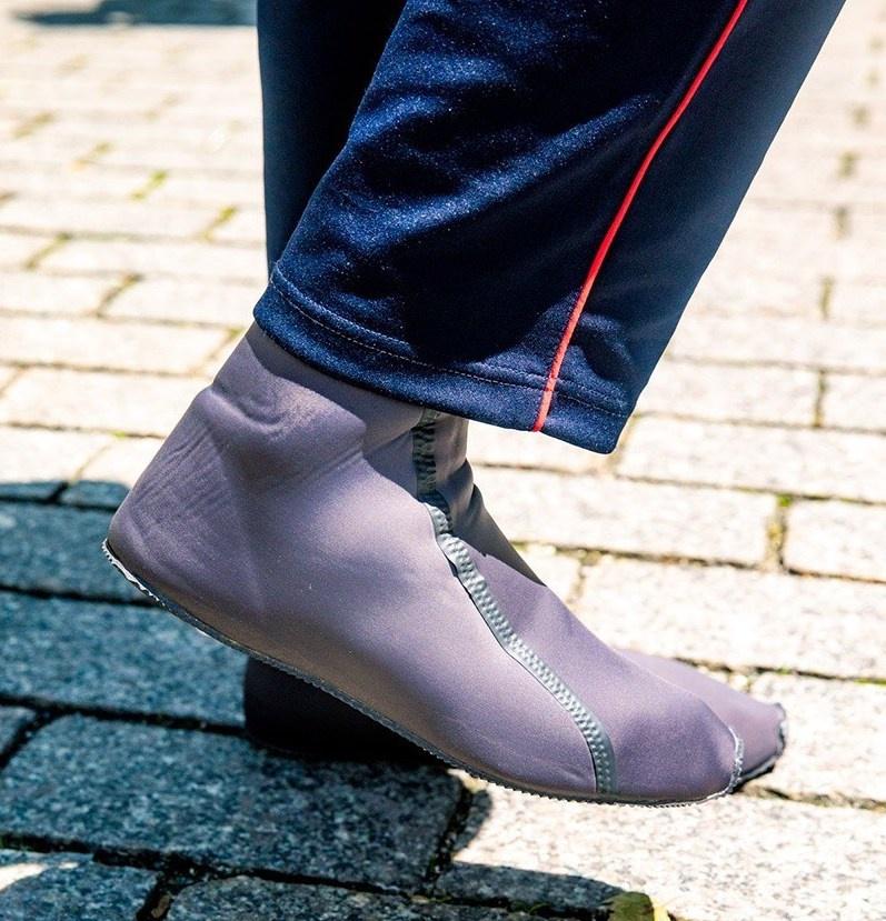 Giày Yeezy trông như đôi tất và những thiết kế xấu nhất năm 2019-7