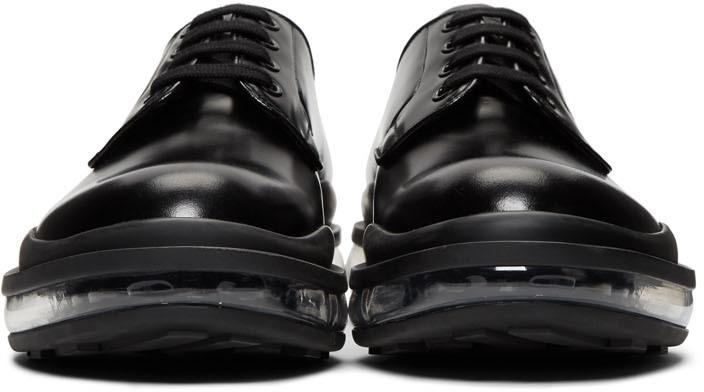 Giày Yeezy trông như đôi tất và những thiết kế xấu nhất năm 2019-9