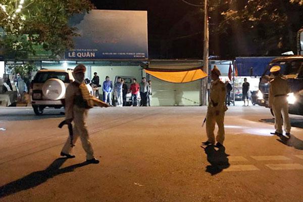 Chồng dùng súng AK bắn chết vợ, bắt 2 con ruột làm con tin rồi tự sát ở Quảng Ninh-2