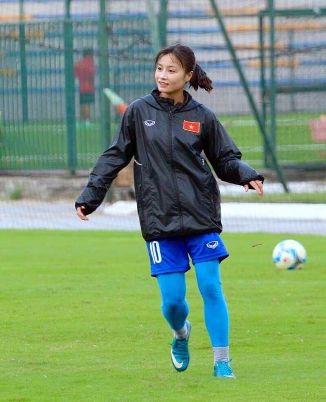 Hoàng Thị Loan, Văn Hậu và các cầu thủ bắt trend ‘Mắt biếc’-2