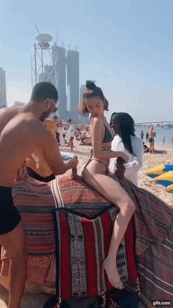 Mặc bikini nhỏ xíu cưỡi lạc đà, Ngọc Trinh khoe body 30 vẫn còn xuân trên đất Dubai sang chảnh-1