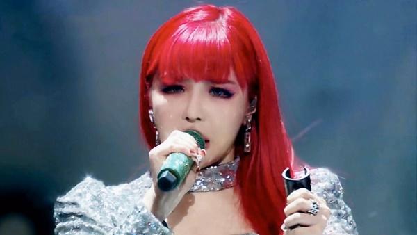 Wanna Go Back (Park Bom): Lời bài hát Wanna Go Back không chỉ nói về một cuộc chia tay đáng tiếc trong tình yêu mà còn thể hiện những giai đoạn thăng trầm trên chặng hành trình cảm xúc mà một người đã trải qua. Những thông điệp bày tỏ sự hối tiếc và buồn bã trong ca khúc nhắc nhở mỗi chúng ta hãy luôn trân trọng những người yêu thương bên cạnh mình.