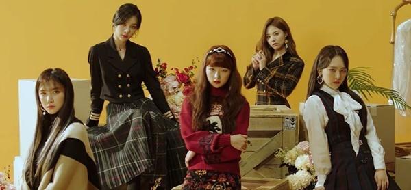 Dumb (BVNDIT): Dumb là bài hát thuộc thể loại latin electro-pop, dễ gây ấn tượng với tiết tấu mạnh mẽ trên nền giai điệu moombahton. Ca khúc lột tả cảm xúc dâng trào và nỗi buồn khi đứng trước sự ly biệt cận kề qua âm thanh nhạc cụ khác lạ cùng màn hòa âm phong phú. Vốn gây chú ý với giọng hát và ca từ mạnh mẽ, Dumb tiếp tục là một thử nghiệm mới lạ của các cô gái BVNDIT.