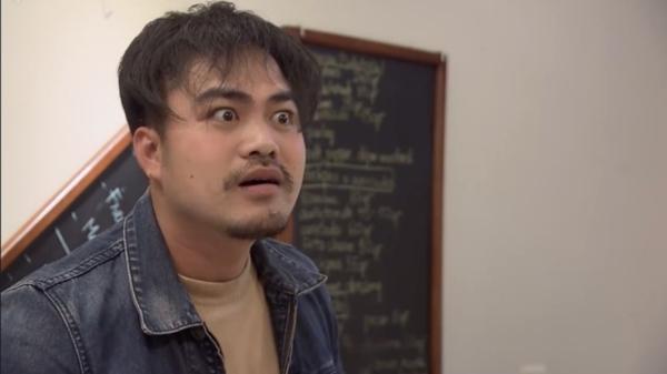 Trong "Về Nhà Đi Con" mỗi khi nổi cơn ghen tuông với tình cũ của vợ, Khải lại khiến khán giả khiếp vía với đôi mặt trợn ngược hung dữ.