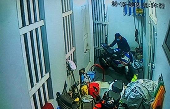 Nhận tin nhắn từ người lạ, chủ xe mô tô BMW S1000RR bị mất trộm giá hơn nửa tỷ đã tìm thấy xe ở Sài Gòn-2