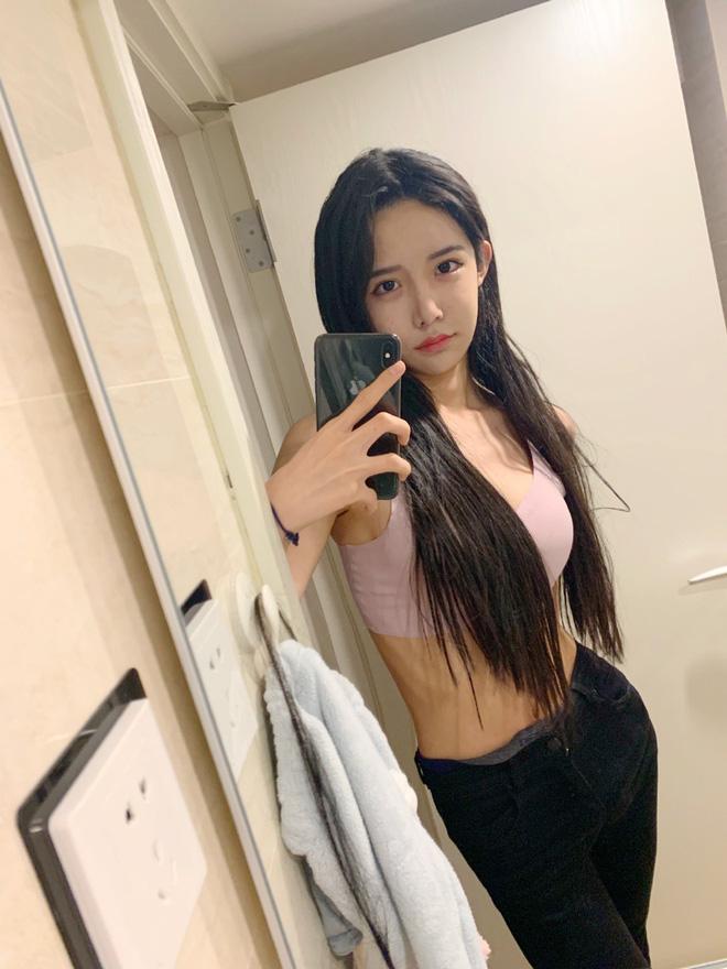 Hotgirl tắt nhầm filter khi livestream để lộ nhan sắc thật: Xinh đẹp chưa bàn nhưng trông khác quá-2