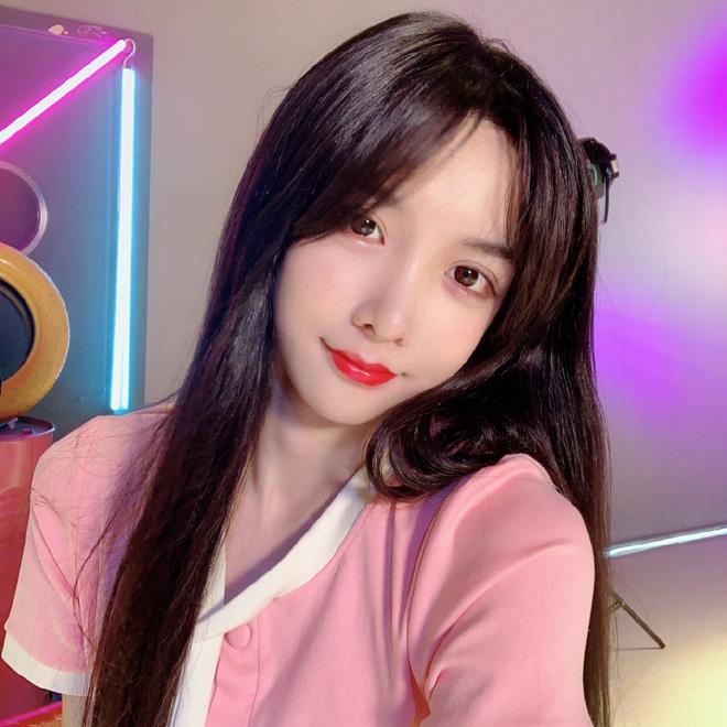 Hotgirl tắt nhầm filter khi livestream để lộ nhan sắc thật: Xinh đẹp chưa bàn nhưng trông khác quá-3