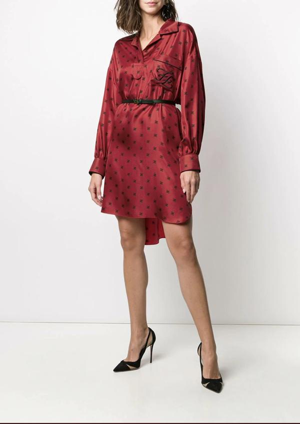 Mỹ nam BTS mặc váy đỏ giá hơn 2.000 USD lên sân khấu-2