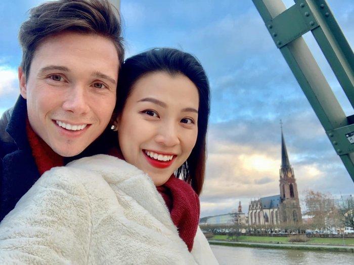MC Hoàng Oanh cùng chồng Tây du lịch châu Âu hưởng tuần trăng mật muộn-8