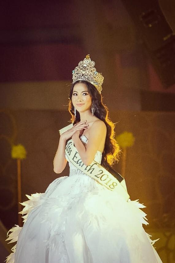 HHen Niê - Hương Giang - Phương Khánh: Ai để lại ấn tượng khi Final Walk?-9