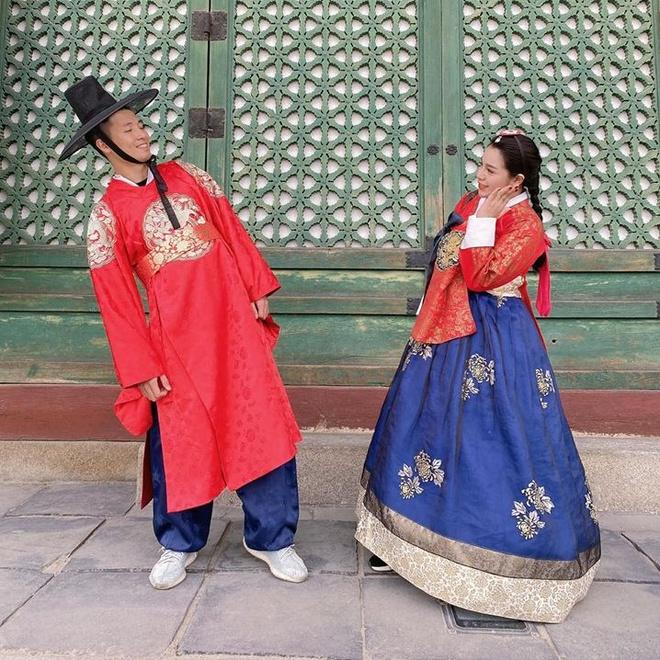 Cầu thủ Việt tặng xe hơi, đồ hiệu, đưa nửa kia đi du lịch dịp cuối năm-1