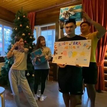 Cầu thủ Việt tặng xe hơi, đồ hiệu, đưa nửa kia đi du lịch dịp cuối năm-4