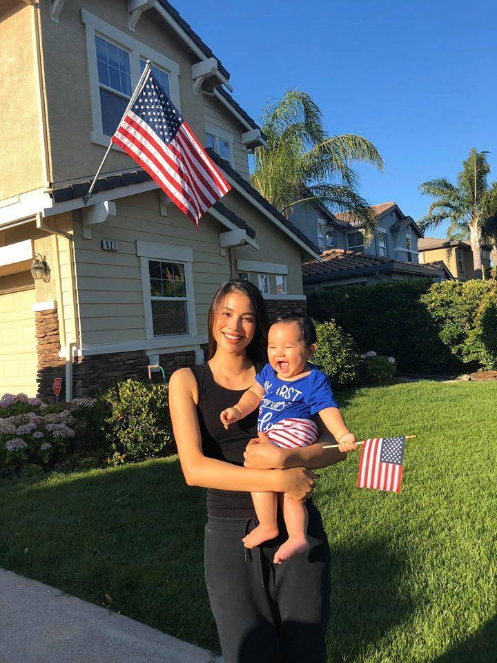 Hoa hậu Phạm Hương đăng ảnh cực rõ mặt con trai: Có giống mẹ không mọi người?-5