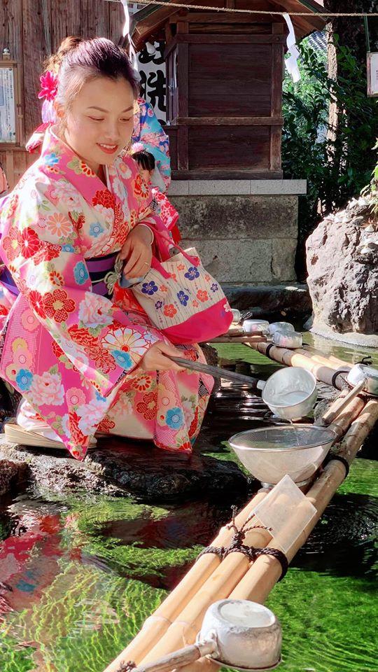 Đăng ảnh thời con gái, Quỳnh Trần JP khiến dân mạng trầm trồ: Mẹ Sa xinh như công chúa-4