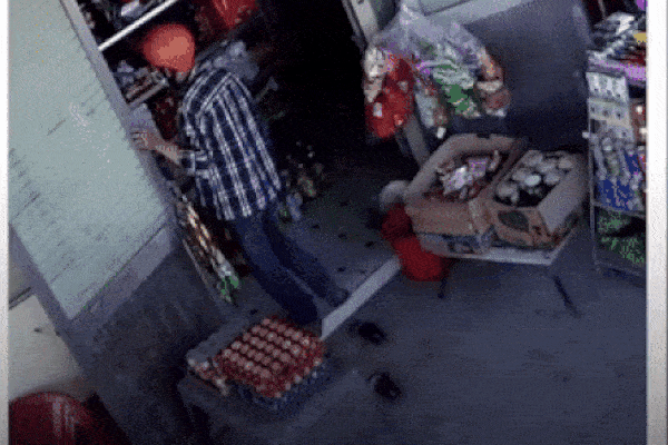 Clip: Đã chạy xe lấn làn gây tai nạn, nữ tài xế còn mắng xe tải Sao đi ngu thế?-2