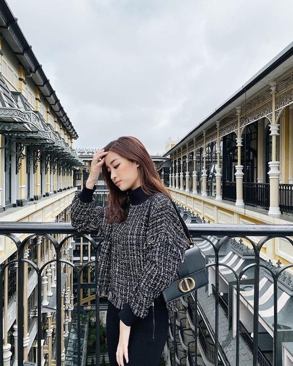 Ngắm sao Hàn diện áo khoác vải tweed siêu sang, nàng biết ngay đây là item  cần sắm lúc này