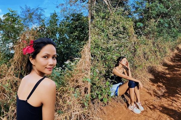 Sao Việt lên đồ đầu năm 2020: H’Hen Niê giản dị chân chất, Đỗ Mỹ Linh đầy ắp hàng hiệu-1