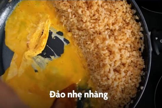 Khởi đầu năm mới với cơm rang tỏi kiểu Nhật