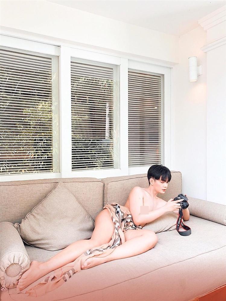 Cả năm đăng đầy ảnh nude, Đào Bá Lộc chào 2020 với phong cách nhức nhối không kém-4