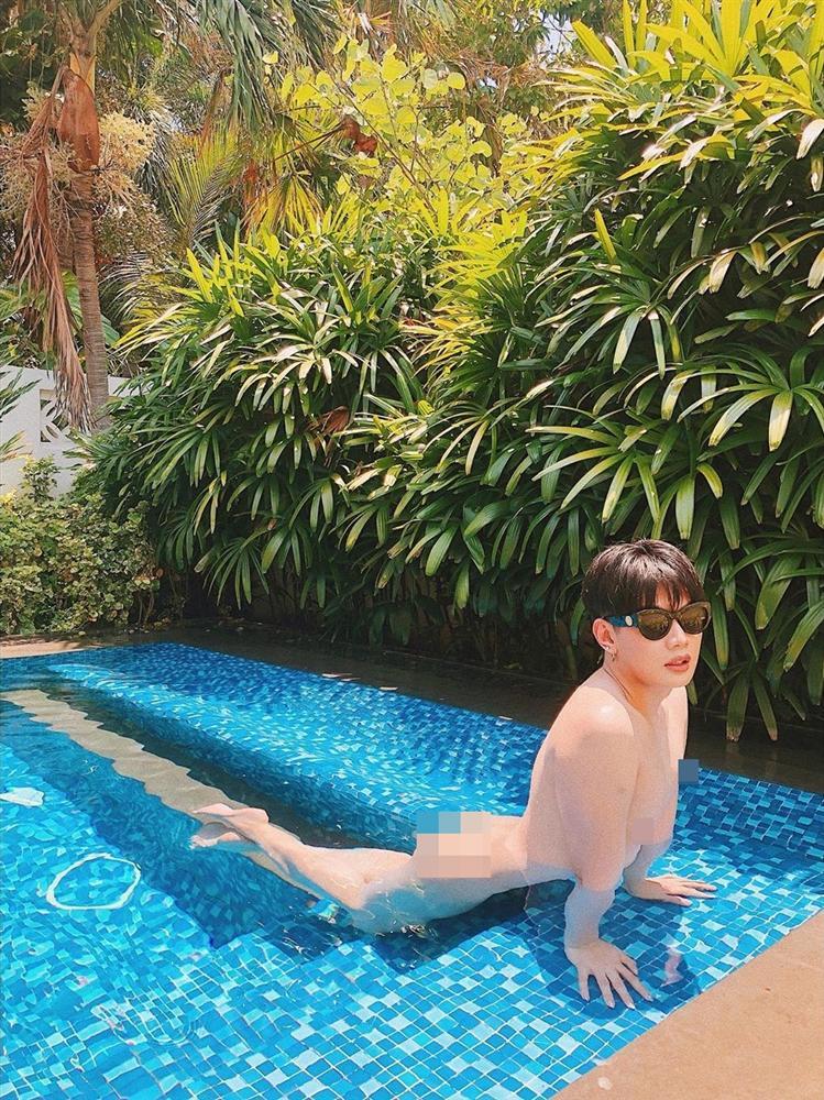 Cả năm đăng đầy ảnh nude, Đào Bá Lộc chào 2020 với phong cách nhức nhối không kém-7