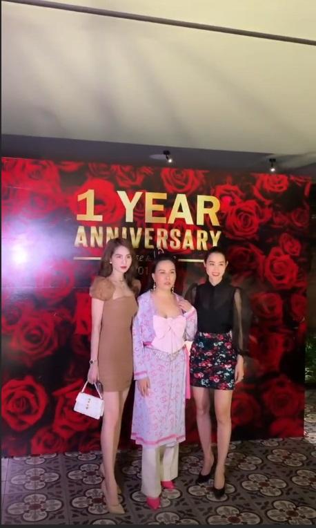 Sắc hồng ngọt ngào là thế mà hễ Phượng Chanel mặc là y như rằng bầu trời thời trang sụp đổ-1