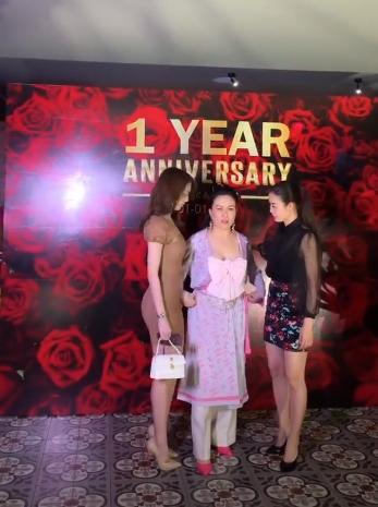 Phượng Chanel lấn át Ngọc Trinh với phong cách cô hầu gái dù diện set đồ trăm triệu-2