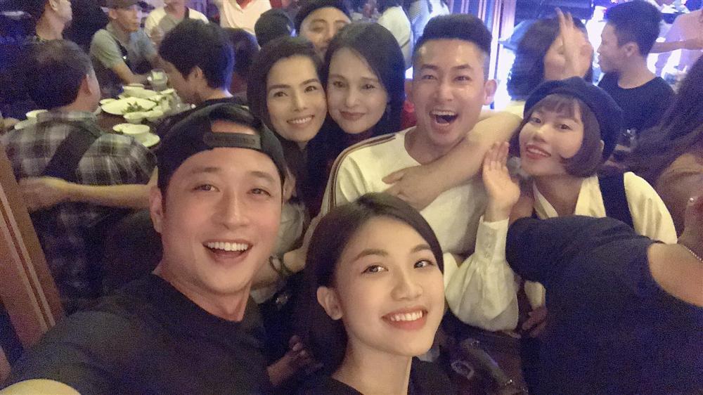 3 nam diễn viên Hoa hồng trên ngực trái bị nghi ngờ giới tính vì thích xưng hô chị chị em em-4