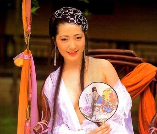 Phan Kim Liên lẳng lơ nhất bỏ showbiz đi bán mì ramen với chồng-2