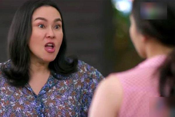 Đêm tân hôn mẹ đuổi anh ra ngoài, khăng khăng mang chăn gối vào ngủ với tôi-2