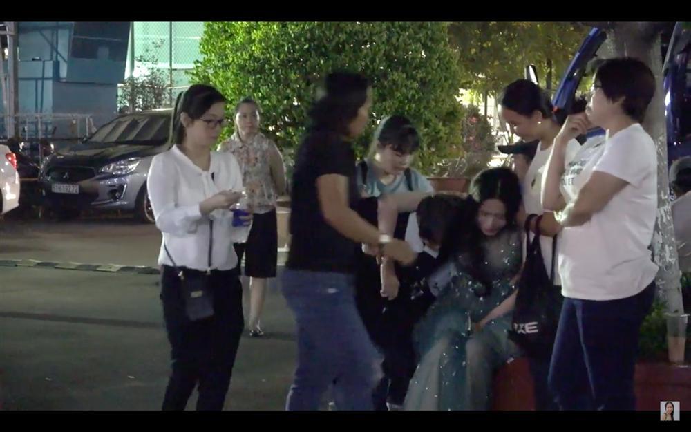 Nam Em bật khóc nức nở, quỵ ngã ngất xỉu vì bất mãn với kết quả Ngôi Sao Xanh 2019-5