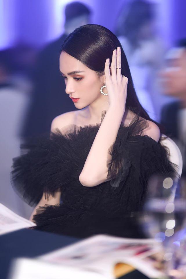 Hương Giang vừa lùn vừa trắng bệch khiến người xem sợ hãi trong bức ảnh fan chụp-6