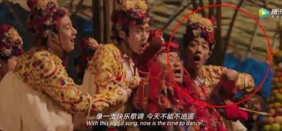 GÓC ĐÀO MỘ: Tiêu Chiến thời làm diễn viên quần chúng ăn mặc lòe loẹt, nhảy múa hát ca-4