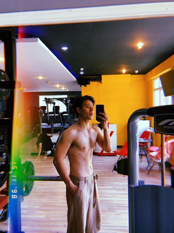 Nam MC nổi tiếng công khai loạt ảnh nóng rẫy làm hội fangirl xịt cả máu mũi-3