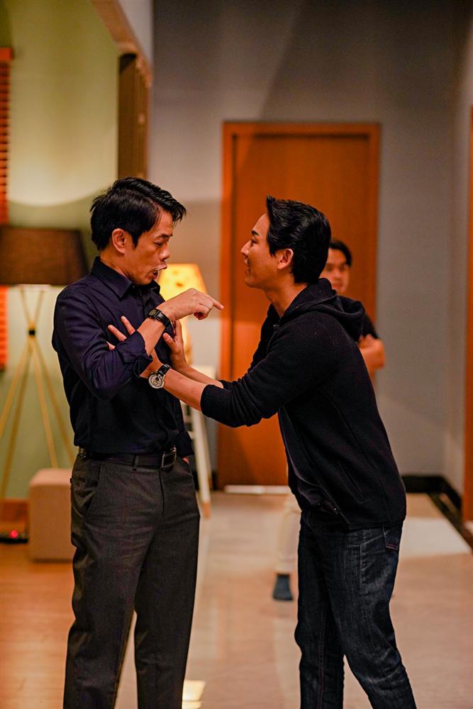 Phim hài đen đầu tiên của Việt Nam khai máy: Hứa Vĩ Văn sàm sỡ Thái Hòa, Kiều Minh Tuấn tình cảm Kaity Nguyễn-6