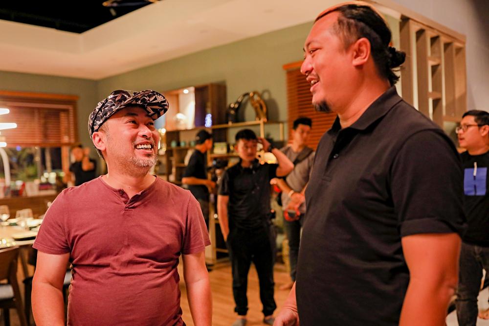 Phim hài đen đầu tiên của Việt Nam khai máy: Hứa Vĩ Văn sàm sỡ Thái Hòa, Kiều Minh Tuấn tình cảm Kaity Nguyễn-9