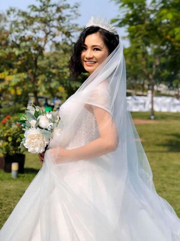 Diệu Hương tiết lộ bố bị ung thư và qua đời khi cô đang đóng phim Hoa hồng trên ngực trái-1