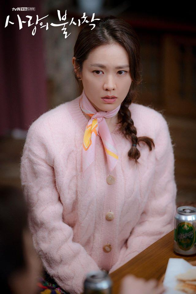 Ăn mặc như thôn nữ, Son Ye Jin vẫn khiến dân tình loá mắt với toàn hàng hiệu xa xỉ-3