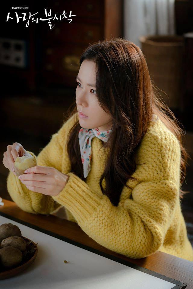 Ăn mặc như thôn nữ, Son Ye Jin vẫn khiến dân tình loá mắt với toàn hàng hiệu xa xỉ-8