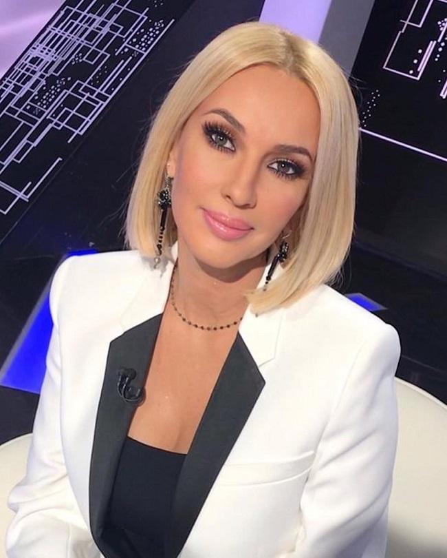 MC người Nga bị rách túi ngực sau 15 năm phẫu thuật-1