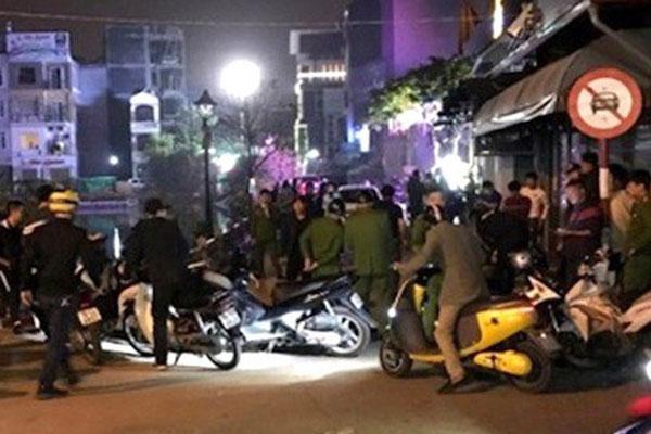 Bị chặn đường đánh vì từ chối uống rượu, nam thanh niên đâm 2 người chết-1