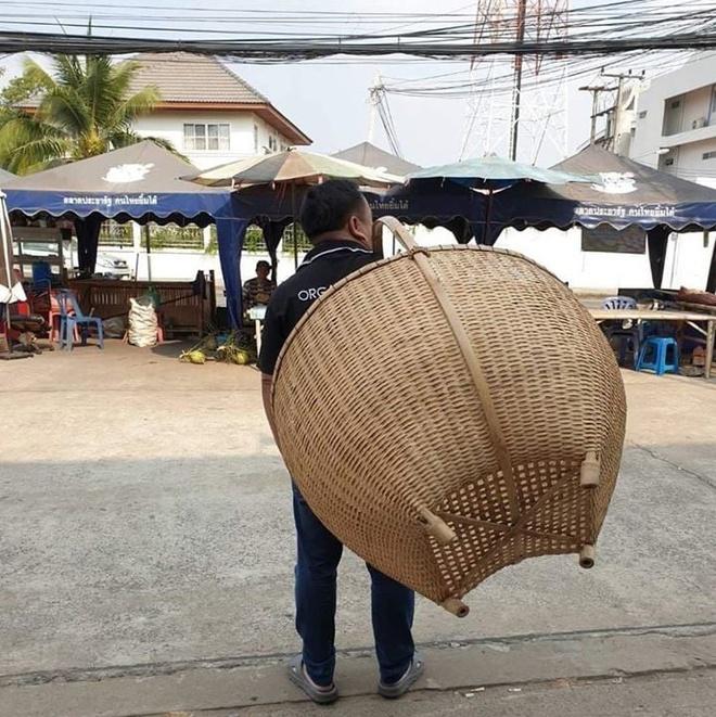 Mang vali, chậu, xe kéo đi mua hàng vì túi nylon bị cấm ở Thái Lan-5