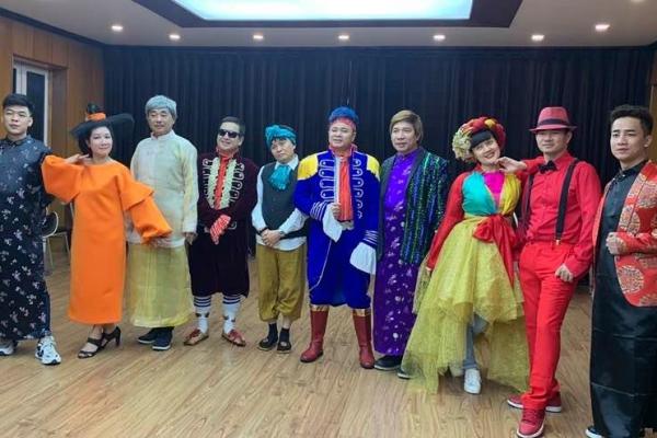 Nhìn ảnh các nghệ sĩ ăn vội vàng khi tập cho chương trình Gặp nhau cuối năm: Fan nhìn thấy thương!-5