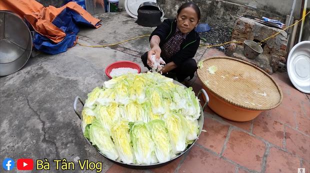 Làm kim chi nhưng thiếu nguyên liệu quan trọng, bà Tân Vlog tự nghĩ cách chữa cháy sáng tạo-3