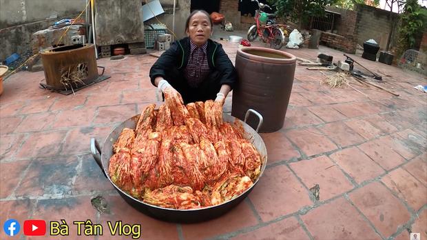 Làm kim chi nhưng thiếu nguyên liệu quan trọng, bà Tân Vlog tự nghĩ cách chữa cháy sáng tạo-2