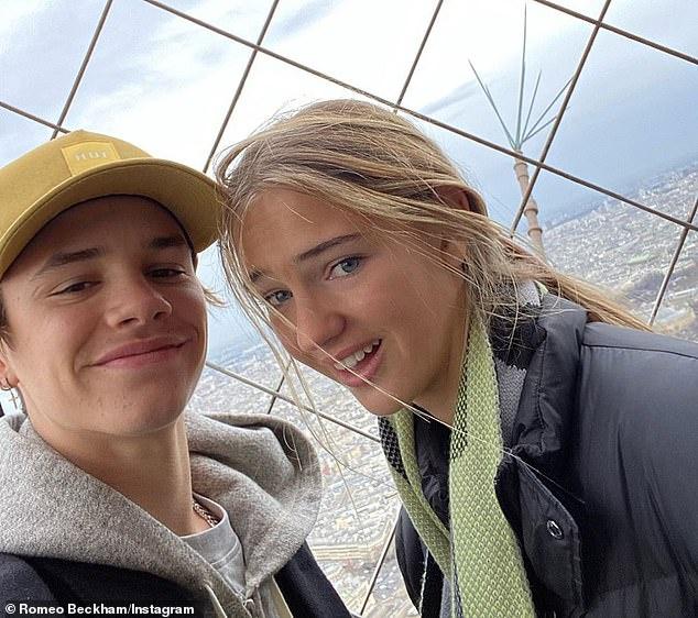 Con trai David Beckham quấn quýt bạn gái-1