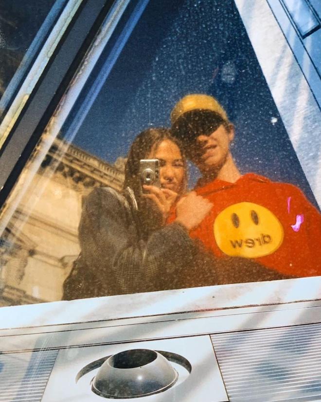 Con trai David Beckham quấn quýt bạn gái-2