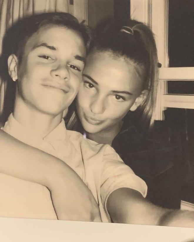 Con trai David Beckham quấn quýt bạn gái-3