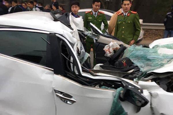 Gây tai nạn rồi bỏ chạy, nam tài xế Mazda tông vào xe ben tử vong-1