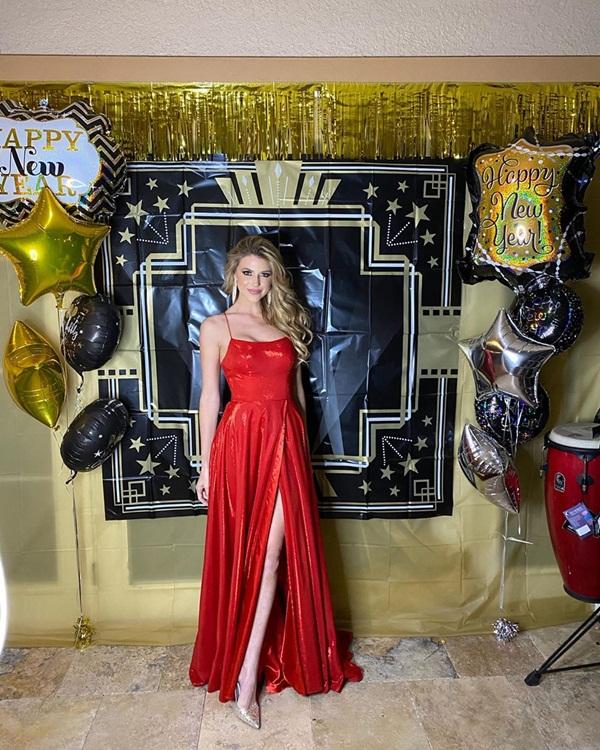 Xuất hiện như nữ thần với chiếc đầm đỏ là Á hậu 1 Hoa hậu Hoàn vũ 2019 - Madison Anderson (Puerto Rico).